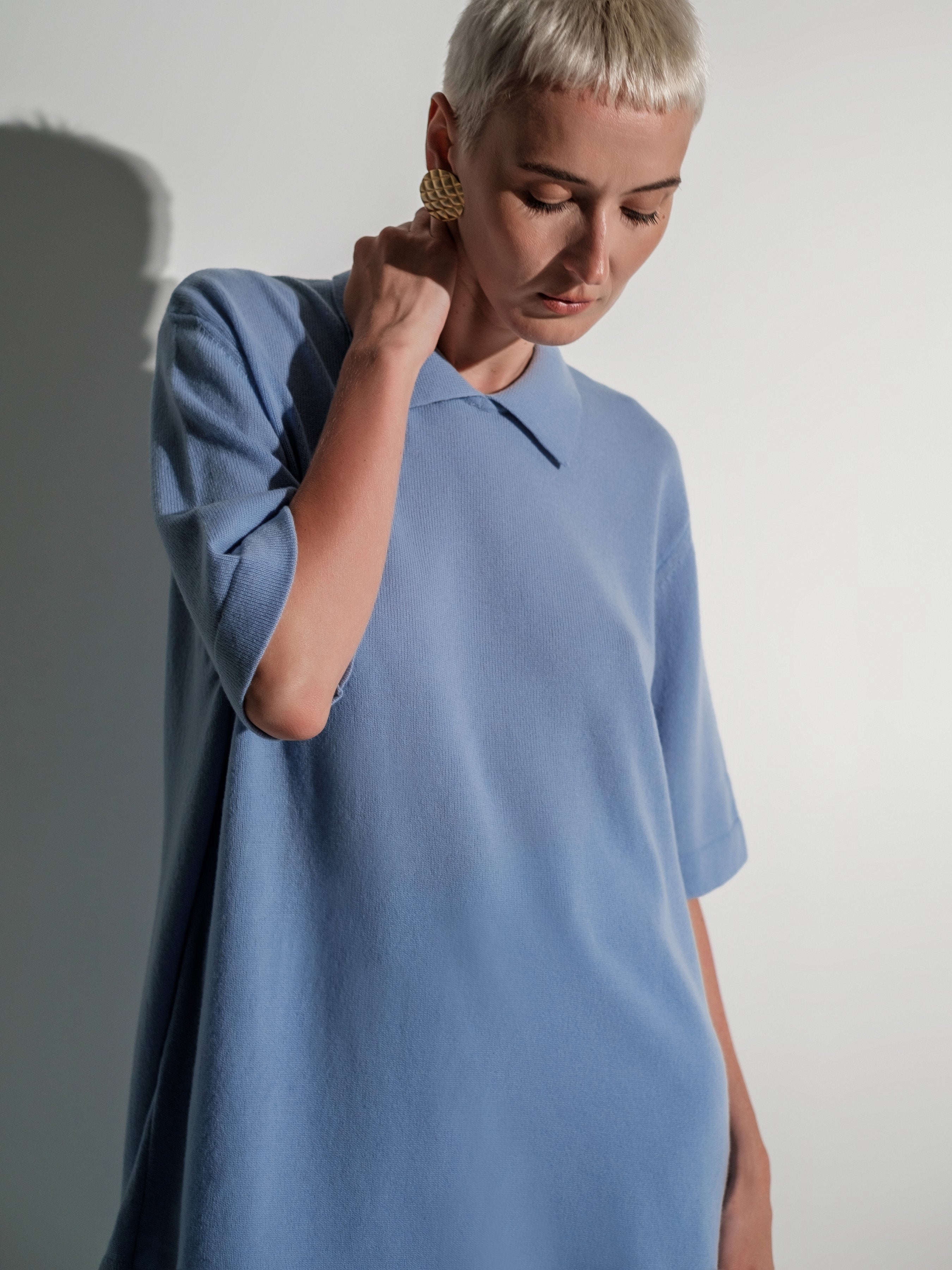 Blue seamless knitted top – pure new wool