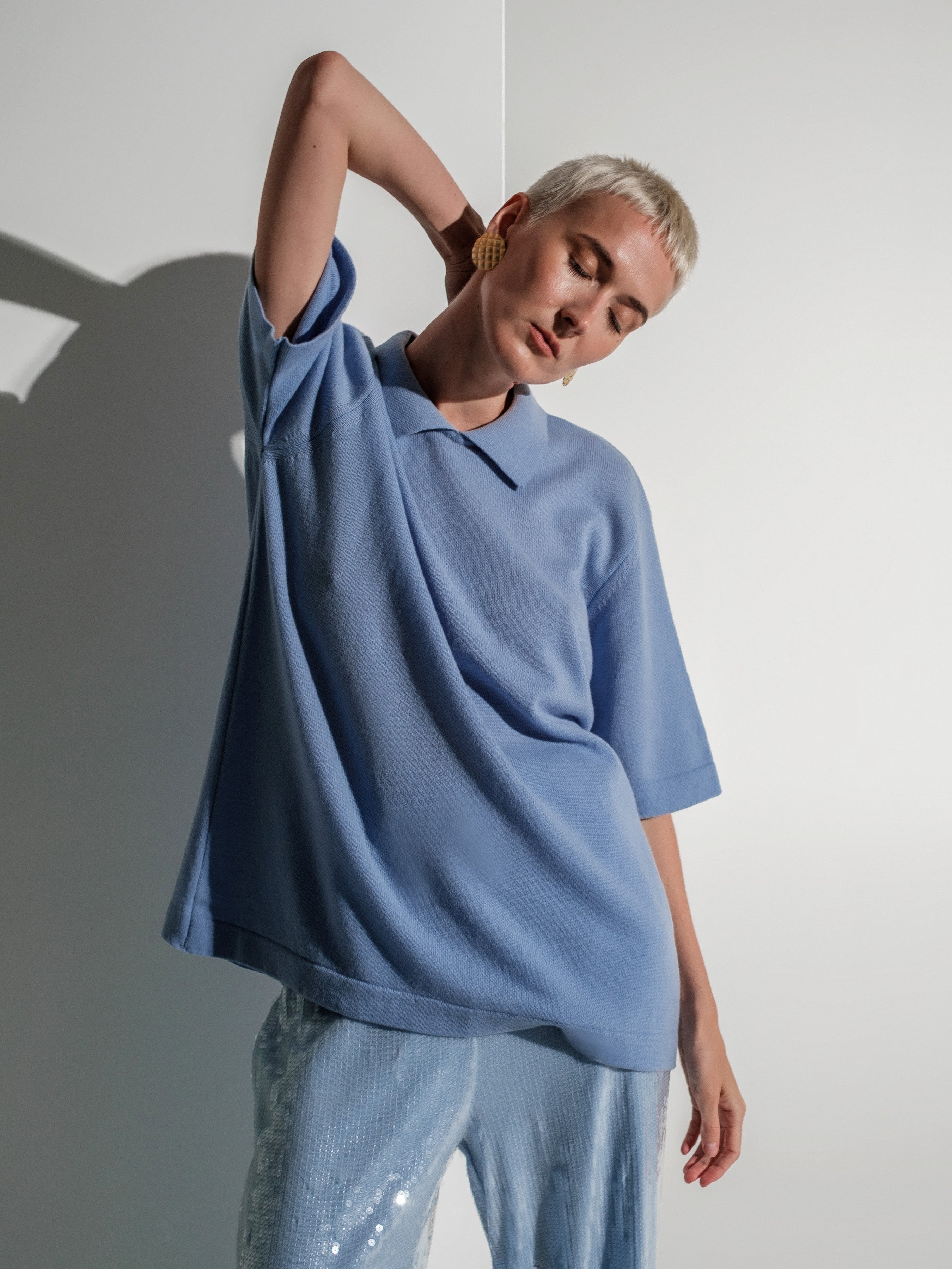 Blue seamless knitted top – pure new wool